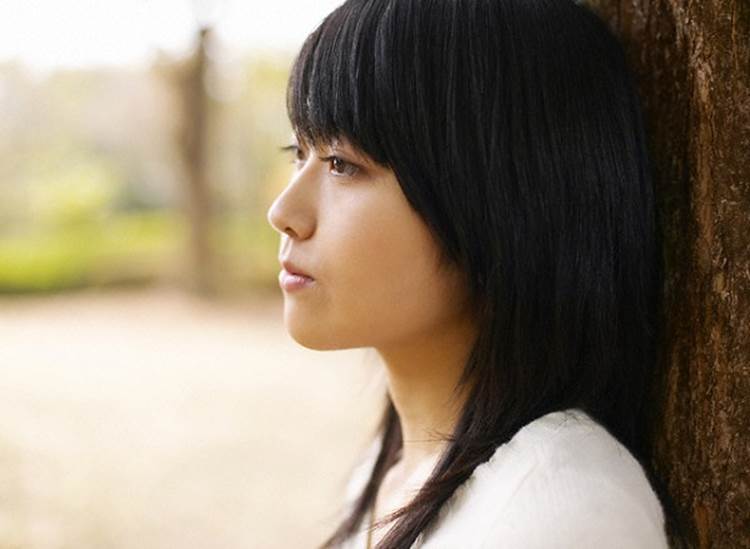 Lúc bố mẹ chồng chia tài sản, tôi đã bất ngờ tới sững sờ nhưng chị chồng vẫn ung dung vay mượn, một năm sau chị lại đến hỏi nốt cuốn sổ tiết kiệm khiến tôi choáng váng-2