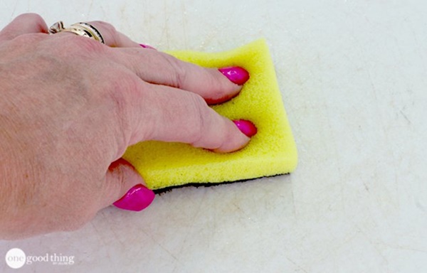 Biến thớt nhựa chằng chịt vết trầy xước thành trắng tinh như mới trong chưa đầy 1 phút-3