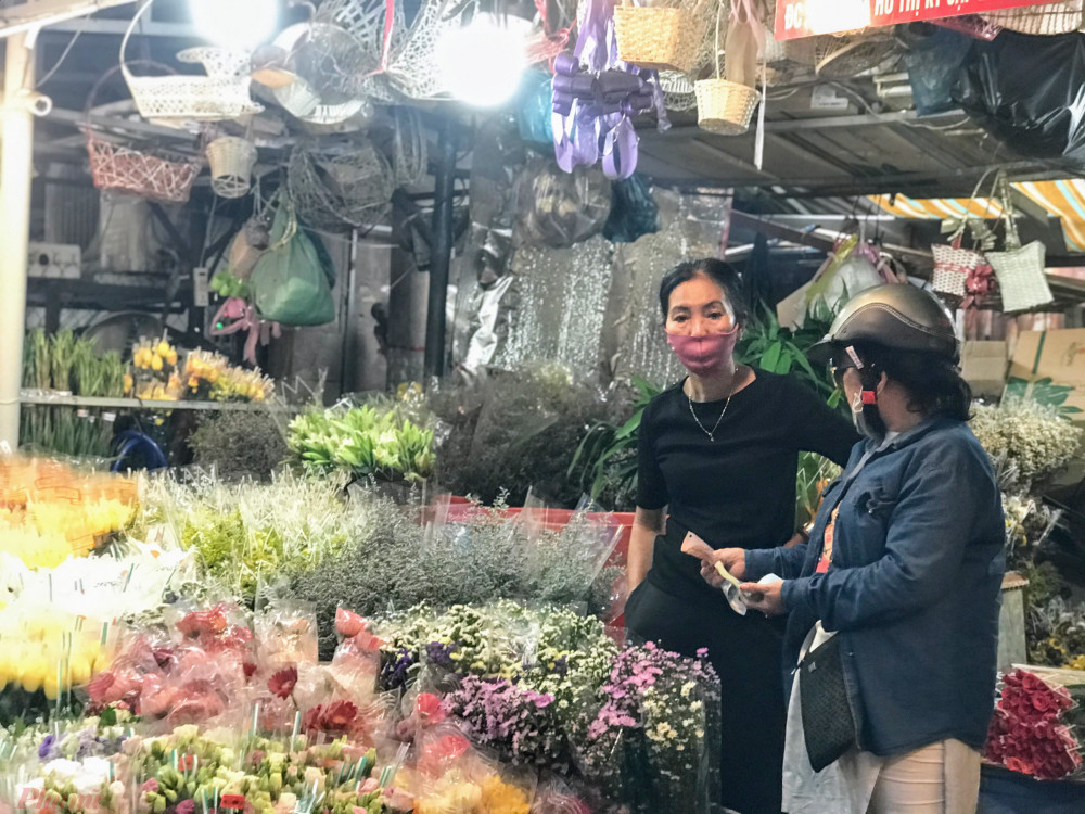 Hoa Đà Lạt cho không, về Sài Gòn muốn mua rẻ phải ra lề đường-6