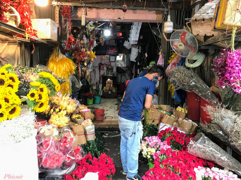 Hoa Đà Lạt cho không, về Sài Gòn muốn mua rẻ phải ra lề đường-9