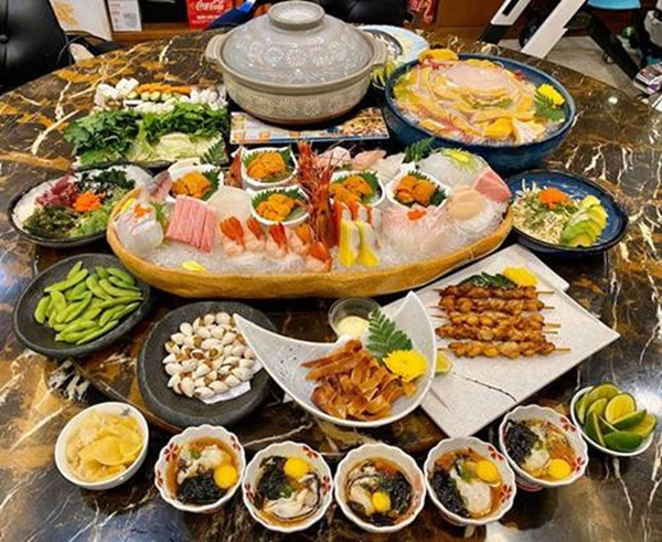 Siêu mẫu Ngọc Thạch giờ thành mẹ đảm, nấu ăn mùa dịch bị trêu Lượm hình trên mạng-3