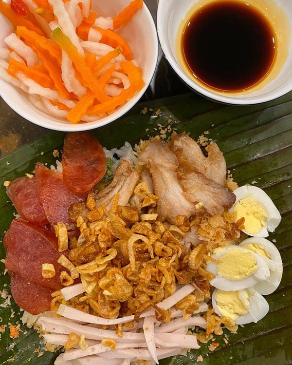 Siêu mẫu Ngọc Thạch giờ thành mẹ đảm, nấu ăn mùa dịch bị trêu Lượm hình trên mạng-5