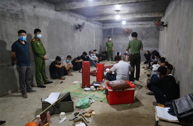 Ổ bạc dưới hầm bí mật giữa đồi vắng-3