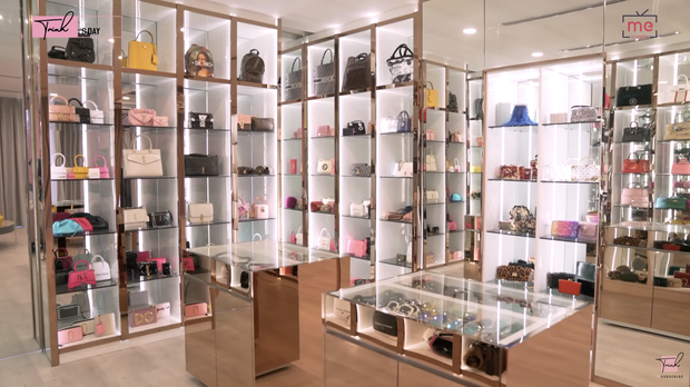 Choáng ngợp tủ đồ hiệu cực khủng của mỹ nhân Vbiz: Ngọc Trinh bày biện như mê cung, Phạm Hương cũng hoành tráng không kém!-1