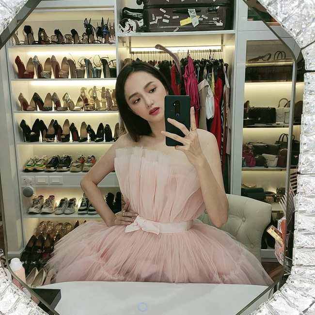 Choáng ngợp tủ đồ hiệu cực khủng của mỹ nhân Vbiz: Ngọc Trinh bày biện như mê cung, Phạm Hương cũng hoành tráng không kém!-12