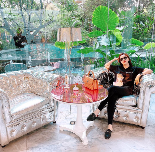 Choáng ngợp tủ đồ hiệu cực khủng của mỹ nhân Vbiz: Ngọc Trinh bày biện như mê cung, Phạm Hương cũng hoành tráng không kém!-19