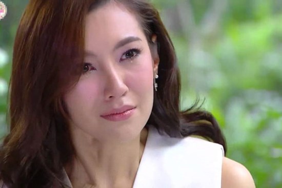 Mua cho con gái cái váy và đôi giày mới, ngay chiều hôm sau, tôi sững sờ khi thấy cả giày lẫn váy bị nhà nội vứt ra ngoài đường