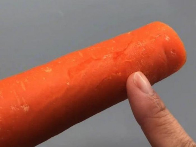 Signs you should immediately throw away peeled carrots -1