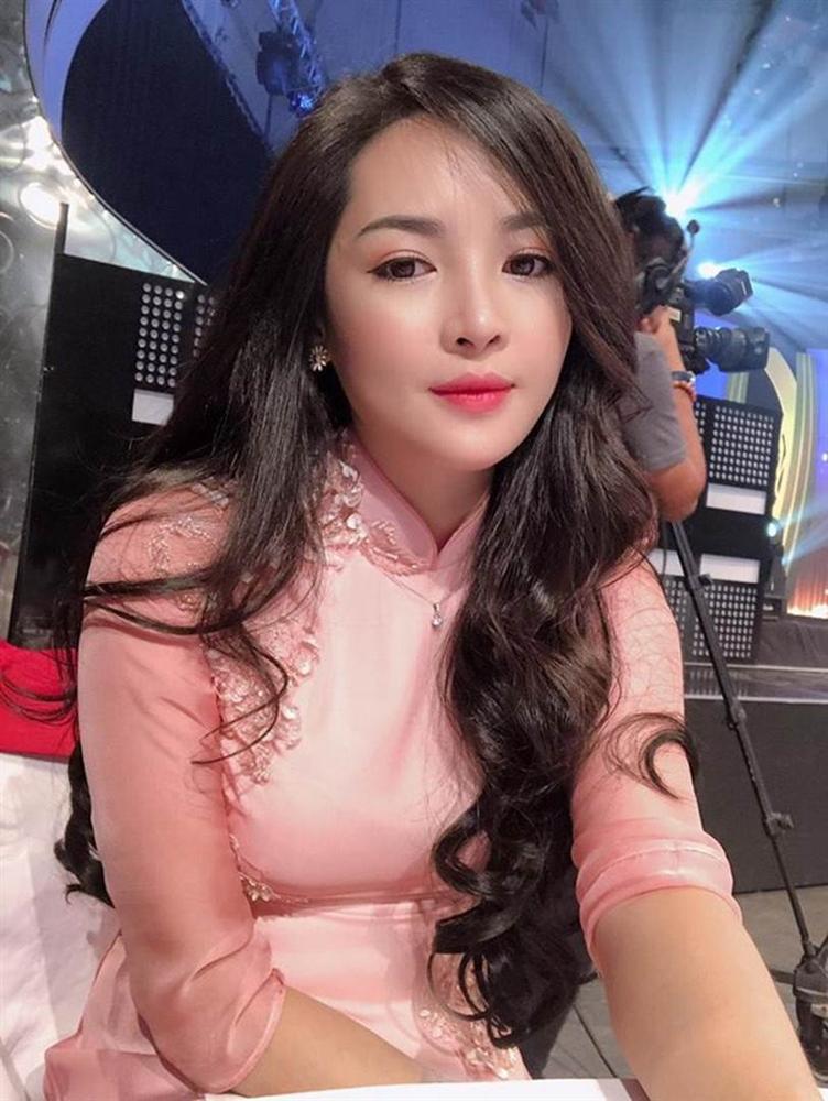 Ngoại hình thay đổi khó tin của hotgirl thẩm mỹ Vũ Thanh Quỳnh sau 5 năm dao kéo-6