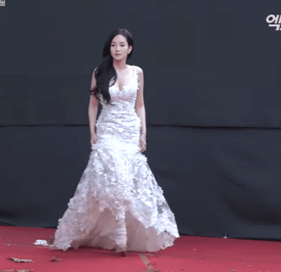 Cứ lên phim là kín như bưng, mấy ai ngờ Park Min Young sở hữu body nóng bỏng như tượng tạc nhường này-3