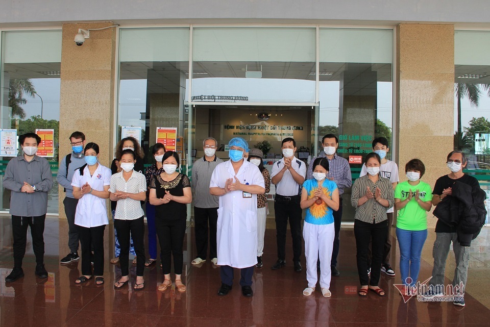 Nhân viên Trường Sinh bật khóc kể lúc bác sĩ giúp vượt qua áp lực-2