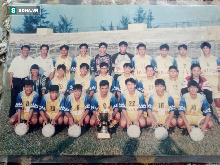 1 triệu của bầu Đức, chiếc khăn tang trước giờ bóng lăn và chuyện chưa kể về U23 Việt Nam-2