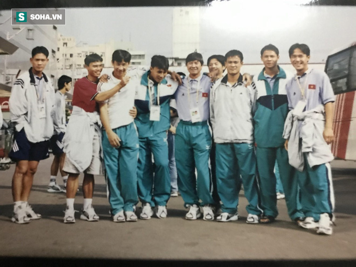 1 triệu của bầu Đức, chiếc khăn tang trước giờ bóng lăn và chuyện chưa kể về U23 Việt Nam-3