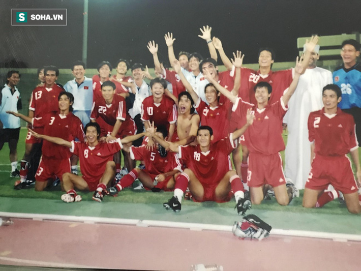 1 triệu của bầu Đức, chiếc khăn tang trước giờ bóng lăn và chuyện chưa kể về U23 Việt Nam-5