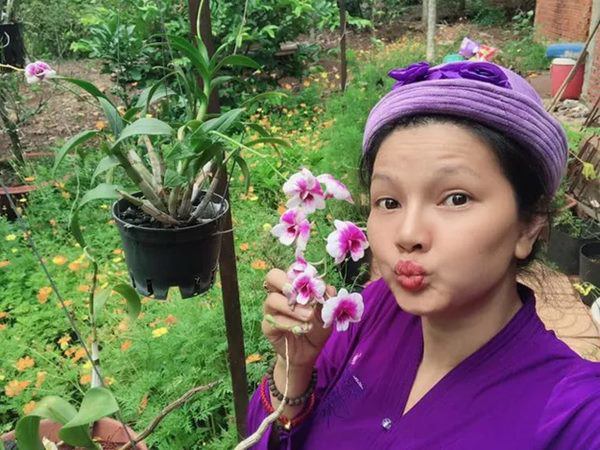 Đóng cửa nhà thuê, Nữ hoàng cảnh nóng” về quê chặt tre, hái trái trong vườn 5.000 m2-4