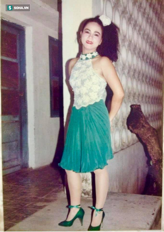 Nữ ca sĩ đầu tiên xỏ khuyên tai 5 lỗ, nhẫn đeo 10 ngón tay và scandal khủng khiếp ở Sài Gòn-1