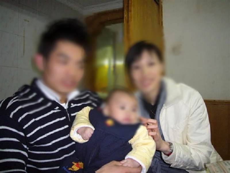 Vợ tắc tia sữa sốt 40 độ chồng vẫn bắt dậy rửa bát với lý do làm như mình cô biết đẻ, chẳng ngờ anh lại tái mặt sau tiếng đẩy cửa bước vào-1