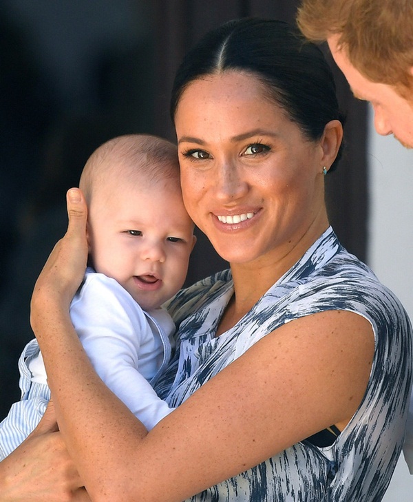 Meghan Markle phá sản kế hoạch mời dàn sao nổi tiếng đến dự sinh nhật tròn 1 tuổi của con trai trong khi hoàng gia Anh bị phớt lờ-1