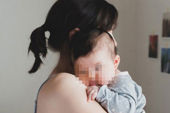 Vợ tắc tia sữa sốt 40 độ chồng vẫn bắt dậy rửa bát với lý do 