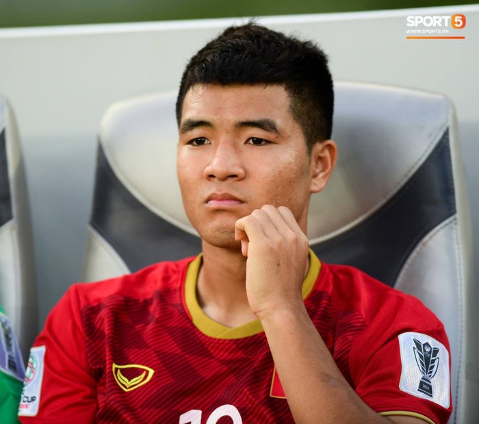 Chuyện tóc tai mùa dịch của cầu thủ: Đức Chinh cố thủ không để thầy cắt tóc, bất ngờ với Đình Trọng râu ria xồm xoàm-3