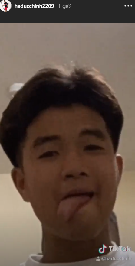 Chuyện tóc tai mùa dịch của cầu thủ: Đức Chinh cố thủ không để thầy cắt tóc, bất ngờ với Đình Trọng râu ria xồm xoàm-2