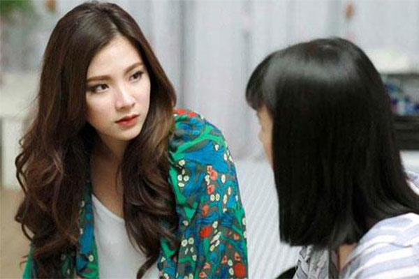 Nửa đêm bỗng nghe tiếng loảng xoảng phát ra từ phòng anh trai, tôi hốt hoảng chạy lên rồi chết trân khi thấy chị dâu váy áo xộc xệch ngất xỉu dưới sàn nhà-2