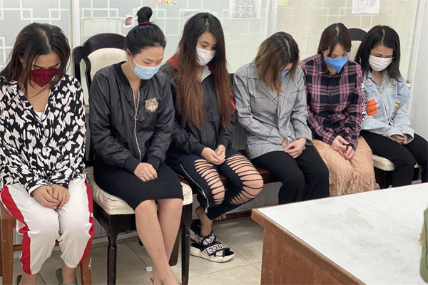 Tiết lộ về những cuộc ngã giá vui vẻ trong nhóm chat Tập đoàn phò toàn hot girl-3