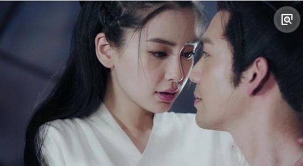 Từ vụ Lưu Thi Thi bị nghi quấy rối, CBiz lật lại chuyện Dương Tử hôi miệng, Angelababy... bọc môi khi quay cảnh hôn-3