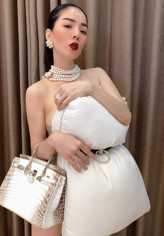 Theo trend trễ nhất nhưng Lệ Quyên khiến đàn em xanh mặt”: Khoe một lúc 2 túi hiệu, riêng Hermes bạch tạng đã ngót nghét 10 tỷ-1