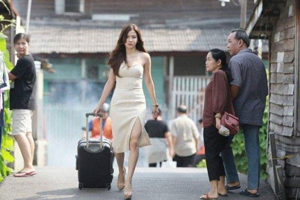 Đêm nào cũng nghe tiếng khóc của vợ ở phòng bên, tôi không sao ngủ được cho tới ngày đi làm về sớm và nhìn thấy chuyện xảy ra trong bếp-3