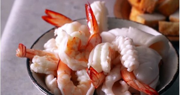 2 cách làm mì xào hải sản tại nhà ngon, đơn giản mẹ nào cũng làm được-7