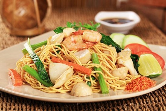 2 cách làm mì xào hải sản tại nhà ngon, đơn giản mẹ nào cũng làm được