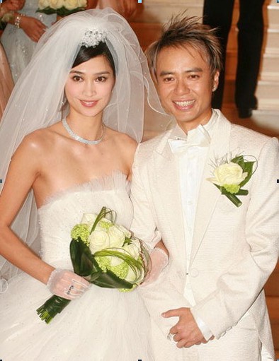 Nam diễn viên nổi tiếng dẫn con trai đi ăn nhà hàng, cậu bé làm 1 việc khiến phóng viên chụp ảnh tới tấp, đua nhau viết bài ngợi khen-1