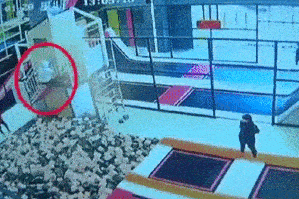 Vụ tai nạn đau lòng ở Hàn Quốc: Mẹ lái ô tô tông chết con trai 8 tuổi, đau khổ đến mức chưa thể hợp tác điều tra-4