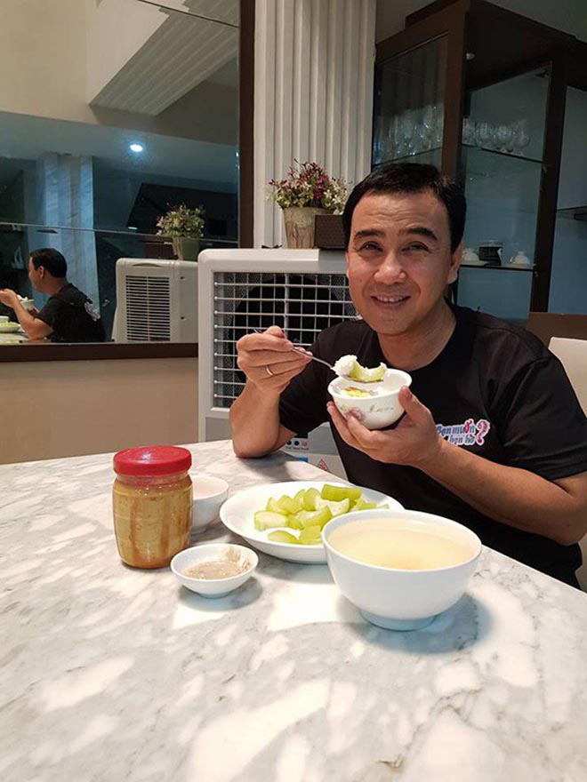 Bữa sáng đạm bạc và sở thích ăn uống của MC giàu nhất Việt Nam Quyền Linh-1