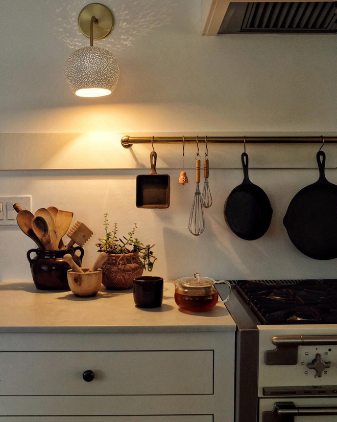 Bán nhà ở phố về trang trại sống, cặp vợ chồng táo bạo biến căn nhà cũ trông như hầm chứa thành không gian đẹp hệt ảnh tạp chí-9