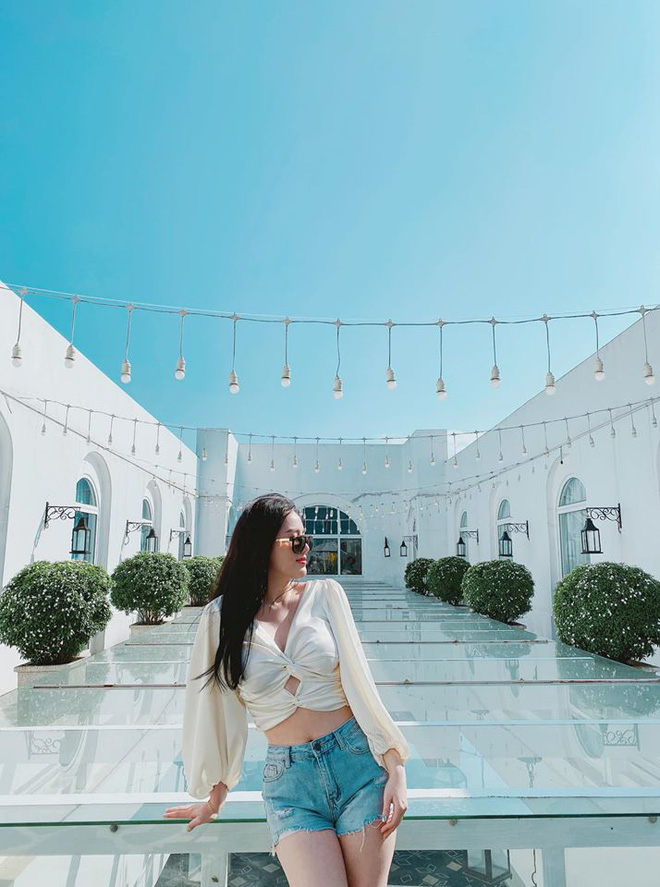 Bảo Thy hiếm hoi chia sẻ loạt ảnh tình tứ bên ông xã đại gia, nhưng sao body của đằng gái chiếm trọn spotlight thế này?-5