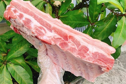 Chất lượng thật bên trong miếng thịt lợn nhập khẩu Nga sau khi rã đông?