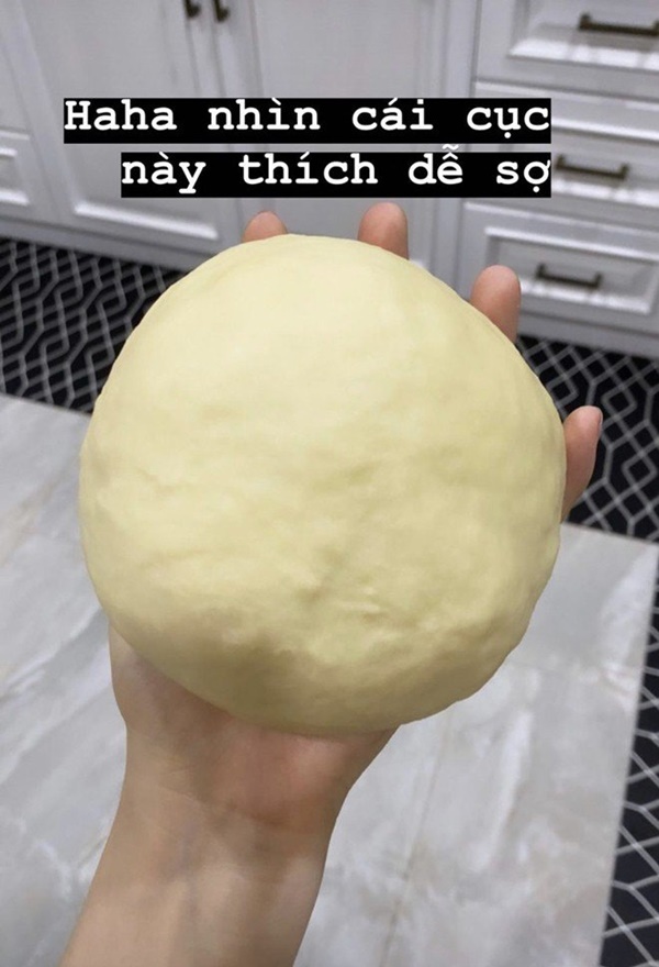 Hòa Minzy phân biệt đối xử, làm bánh cho chồng và cho Đức Phúc khác một trời một vực-6