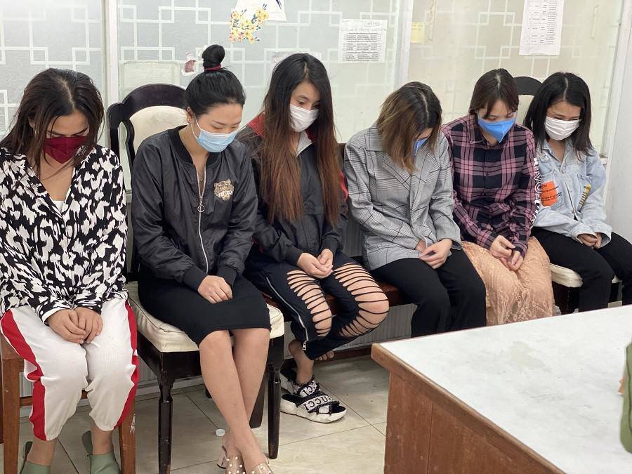 Tiết lộ về những cuộc ngã giá vui vẻ trong nhóm chat Tập đoàn phò toàn hot girl-2