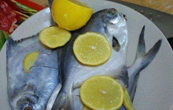 No need to use vinegar or alcohol to remove the fishy smell, just remove this tendon when gutting the fish-3
