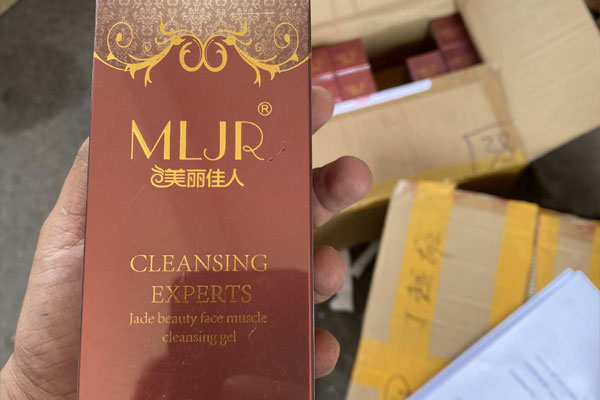 ‘Hoa hậu công sở’ - bà chủ kho mỹ phẩm lậu khủng vừa bị phát hiện là ai?-4