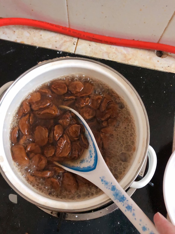 Chưa bao giờ hết choáng vì team ghét bếp: Làm bánh chuối hấp trông như miếng thịt lợn, cao thủ đuổi hình bắt chữ&nbsp;phải xin thua-5