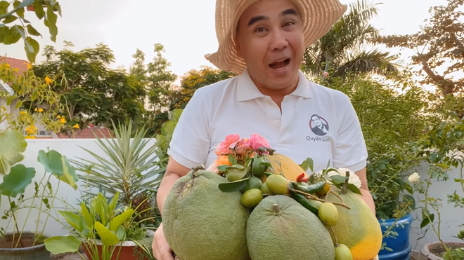 Quyền Linh tự hào khoe cơ ngơi trên sân thượng do bà xã xây dựng-5