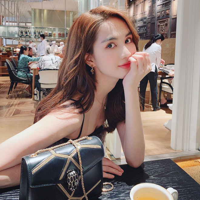 Trước khi lên đời phong cách, Ngọc Trinh đã có thời diện đồ hiệu đầy sai trái, xách túi au mà vẫn thắm nhường này đây-2