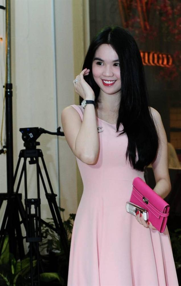 Trước khi lên đời phong cách, Ngọc Trinh đã có thời diện đồ hiệu đầy sai trái, xách túi au mà vẫn thắm nhường này đây-12