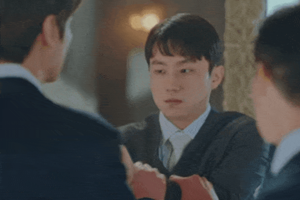 Giải ngố tập 1 Quân Vương Bất Diệt: Nữ chính 4 tuổi đã đi cứu Lee Min Ho, loạn não các mốc thời gian vì vũ trụ song song?-20