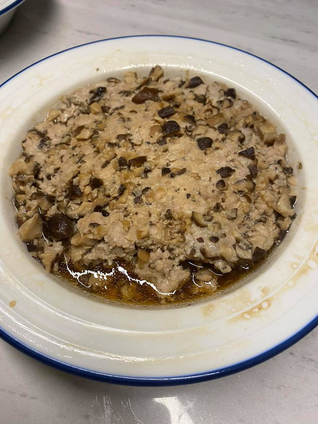 Trấn Thành lần đầu trổ tài nấu ăn phụ vợ, nhìn thành quả đã hiểu lý do vì sao Hari Won muốn đuổi ra khỏi nhà!-2