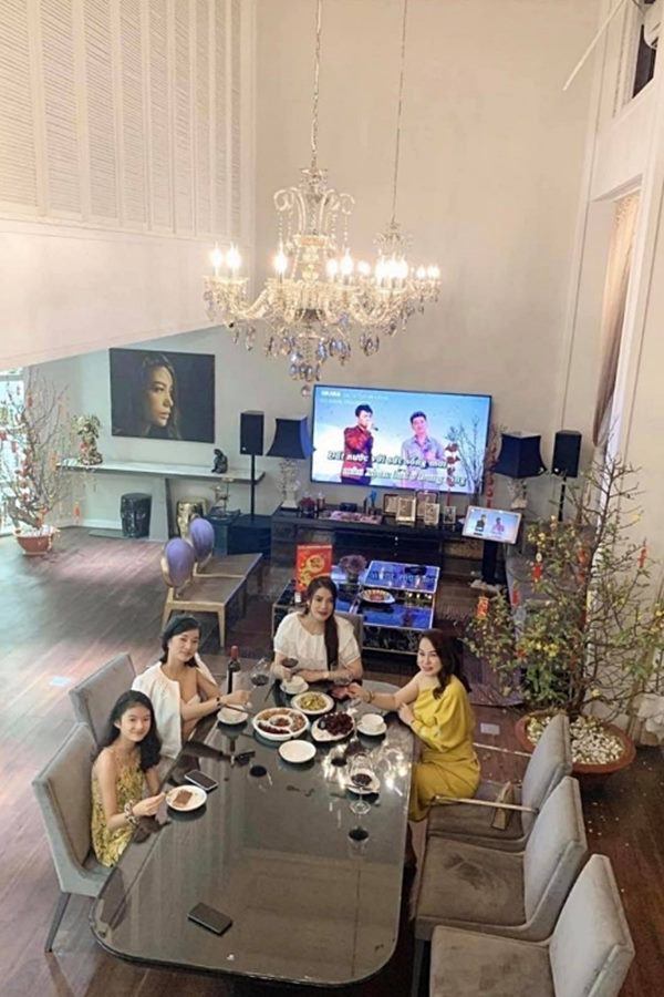 Trương Ngọc Ánh ở tuổi 43: Nhan sắc rực rỡ hơn gái tân, ở biệt thự thuộc hàng siêu khủng-2