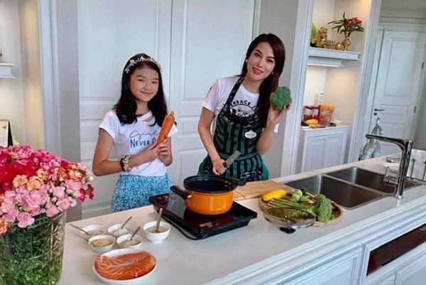 Trương Ngọc Ánh ở tuổi 43: Nhan sắc rực rỡ hơn gái tân, ở biệt thự thuộc hàng siêu khủng-4